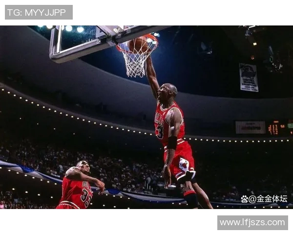 乔丹克拉克森的篮球之路与成就揭秘：从新秀到全明星的蜕变历程