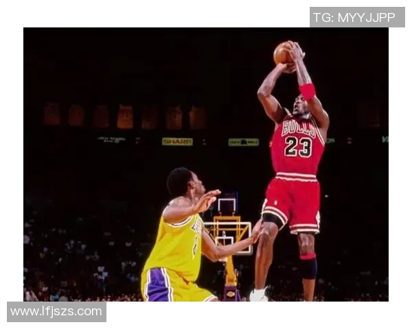 公牛传奇乔丹与湖人巨星科比的巅峰对决与篮球影响力解析 公牛传奇乔丹与湖人巨星科比的巅峰对决与篮球影响力解析